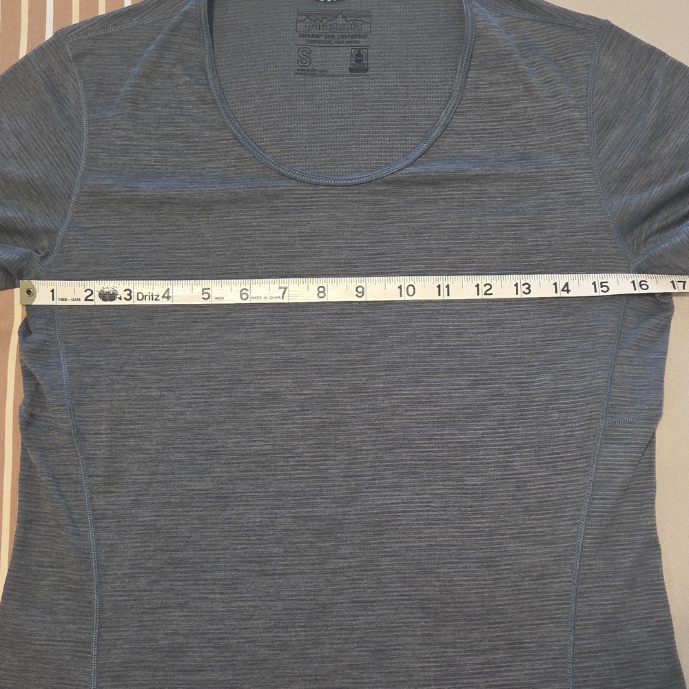 Patagonia Capilene Cool Lightweight Women's Tee in Heather Gray - Picture 5 of 9